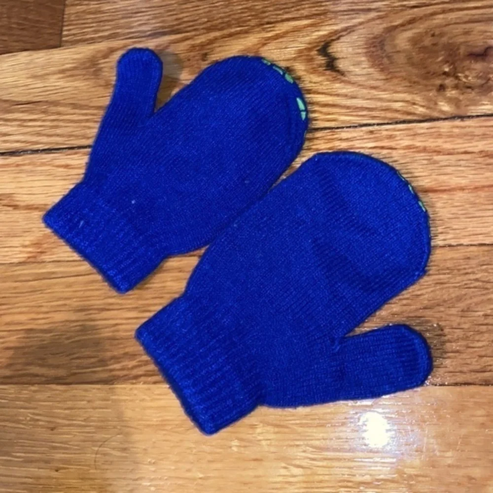 Toddler TMNT mittens EUC bundle & save.